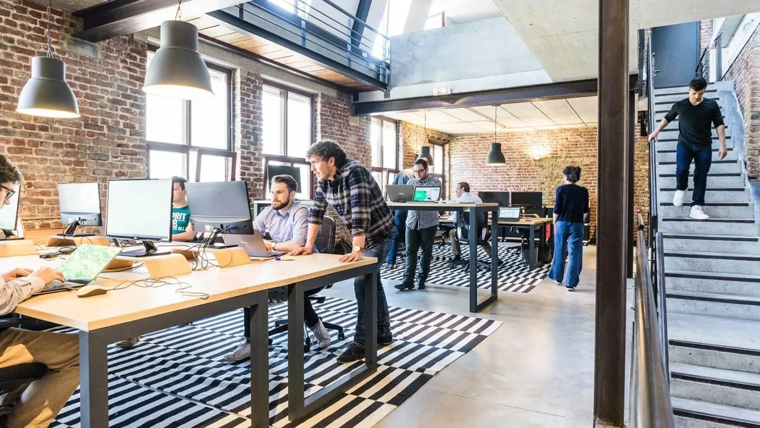 Hiring employees vs independent contractors in Hong Kong